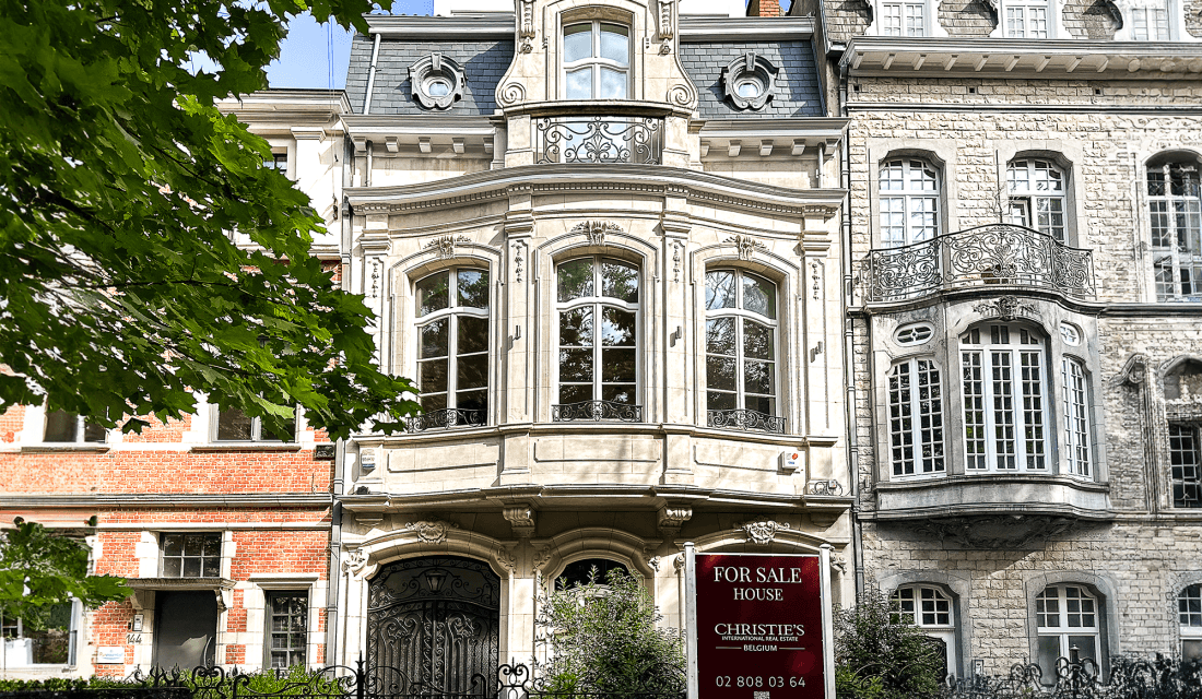 Emptying a house before sale: the hidden price effect