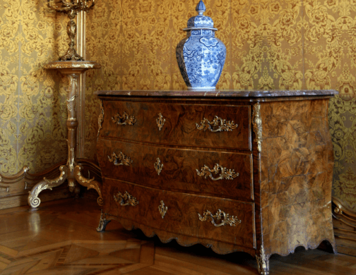 Recognise valuable antique furniture: 10 clues that change everything