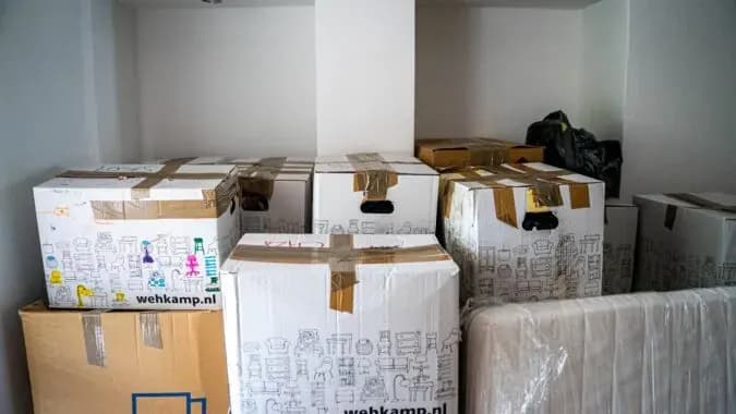 Succession in Brussels: how to manage a house clearance while living abroad?